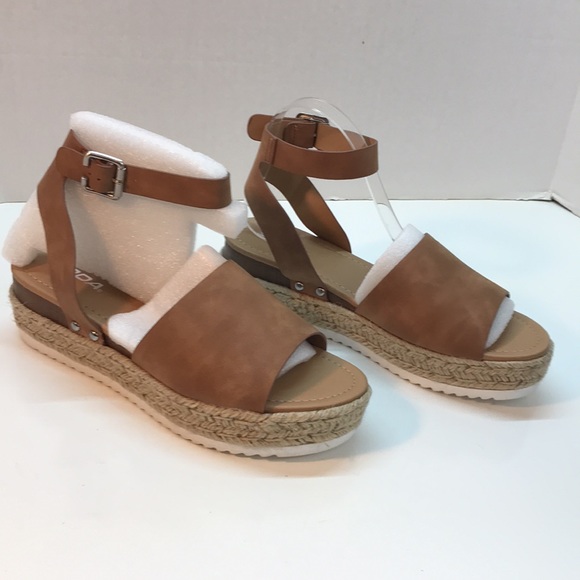 NWOT SODA Tan pLeather Platform Sandals Size 10 - Picture 3 of 9
